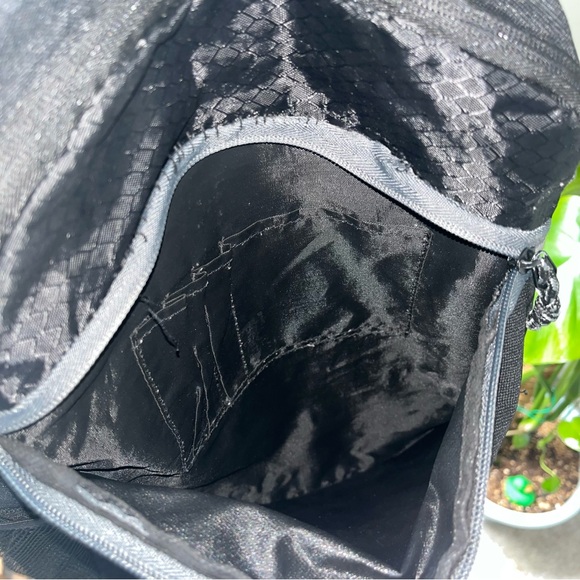 Black backpack - Picture 6 of 8